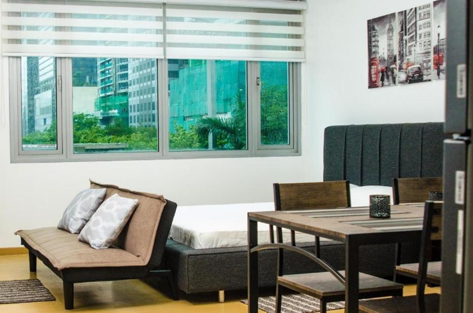 Prime Avant Bgc Location Apartments By Ph Staycation Manila Exterior photo